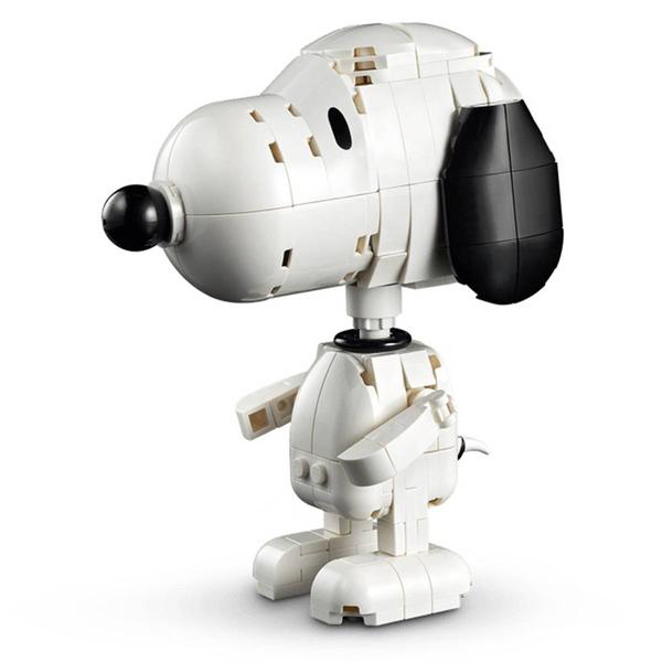 LEGO® Ideas Peanuts™ Snoopy''s Doghouse