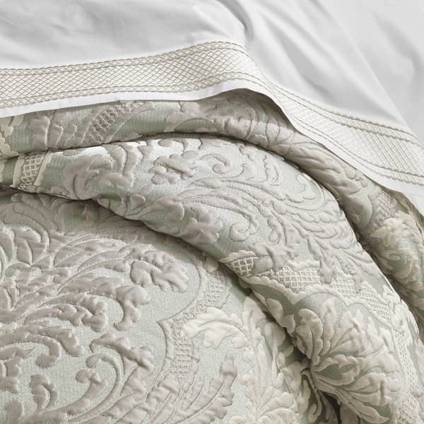J. Queen New York Leonardo 4pc. Queen Comforter Set