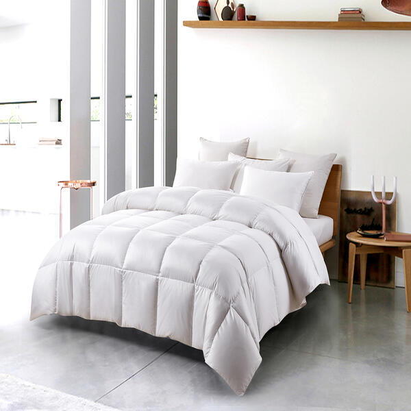 Serta(R) 300 Thread Count White Down Fiber Light Warmth Comforter - image 