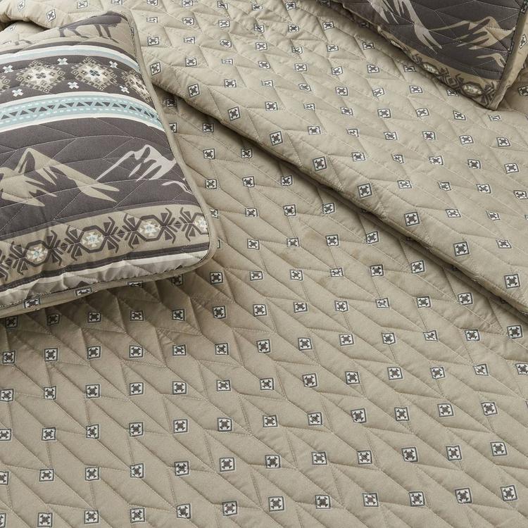 FreshFolds Yosemite 3pc. Reversible Wildlife Stripe Quilt Set