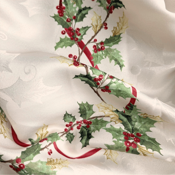 Villeroy & Boch Winter Bows & Garland Tablecloth