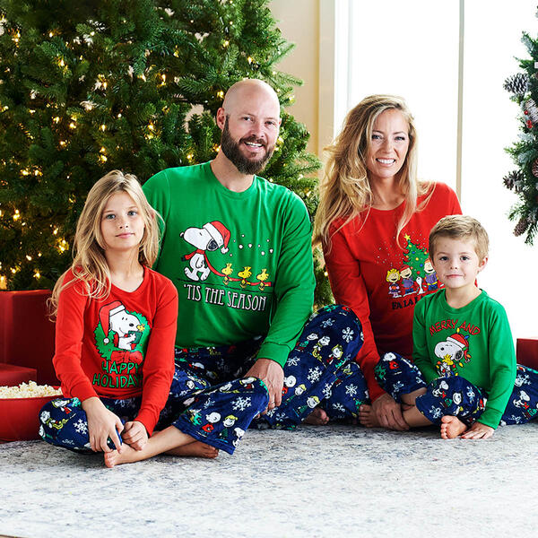 Holiday Traditions Peanuts Family Pajama Set