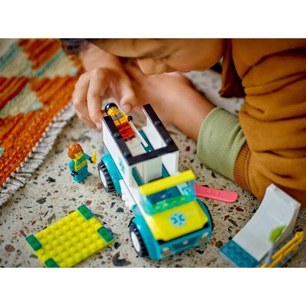 LEGO&#174; City Emergency Ambulance & Snowboarder