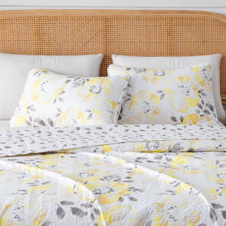 FreshFolds Helene 3pc. Reversible Watercolor Flowers Quilt Set