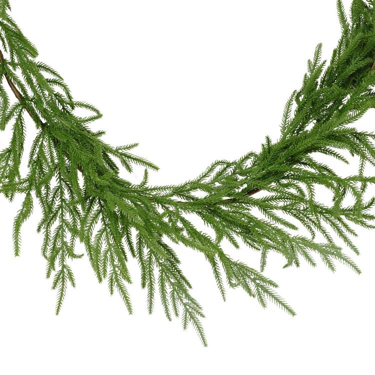Puleo International 9ft. Soft PE Garland
