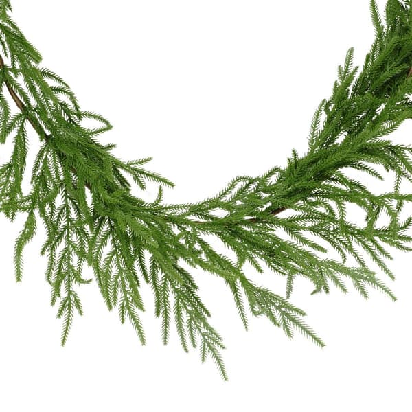Puleo International 9ft. Soft PE Garland