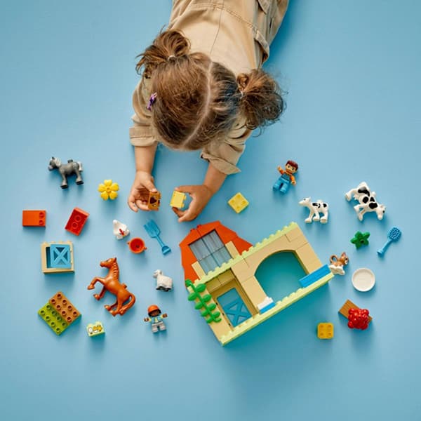 LEGO&#174; DUPLO Caring for Animals at the Farm