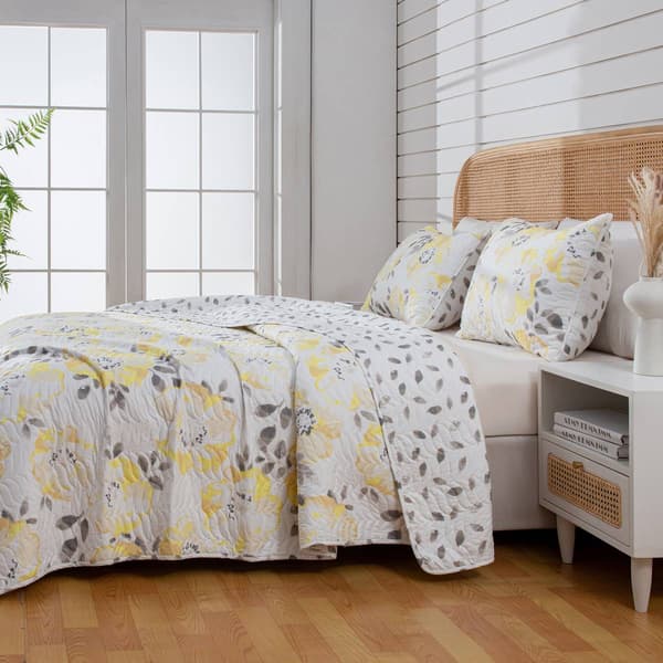 FreshFolds Helene 3pc. Reversible Watercolor Flowers Quilt Set