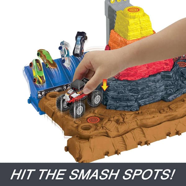 Hot Wheels&#174; Monster Trucks Bone Shaker&#8482; Ultimate Crush Yard&#8482;