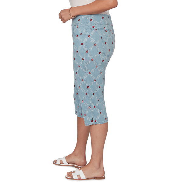 Plus Size Ruby Rd. French Riviera Pull On Floral Denim Capris