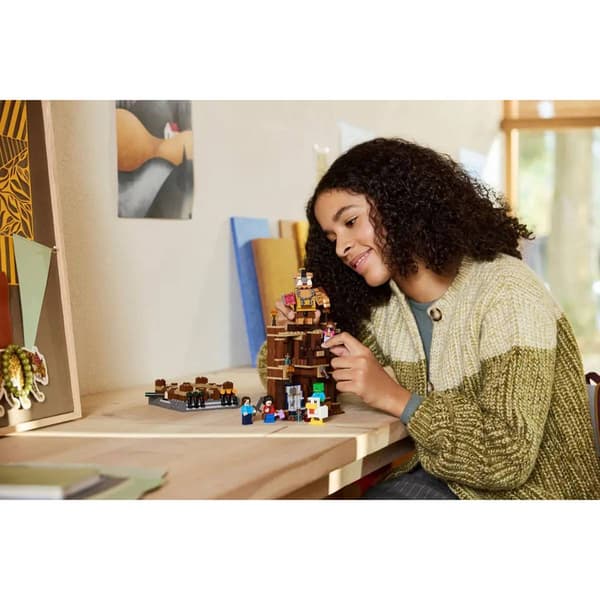 LEGO&#174; Minecraft Woodland Mansion Fighting Ring Building Kit