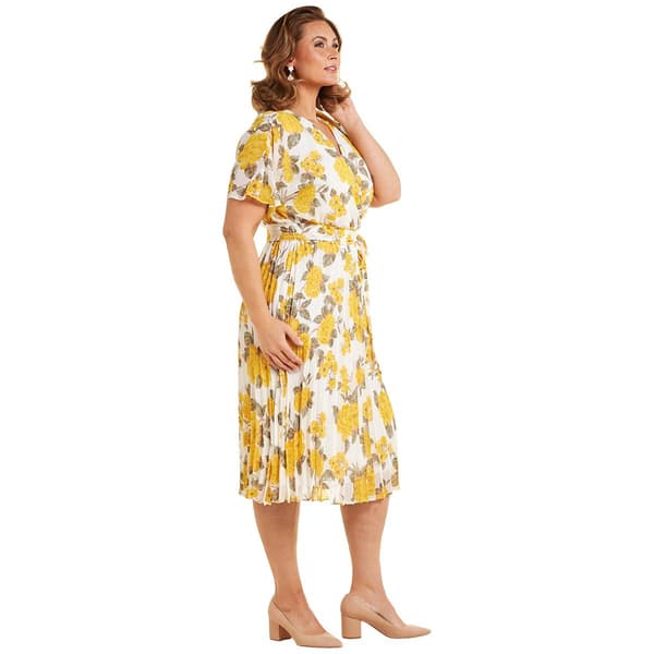 Plus Size Sandra Darren Short Sleeve Pleated Floral Wrap Dress