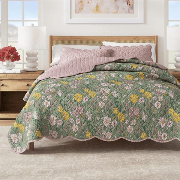 Freshfolds Floral Printed Scalloped Cotton Quilt Set