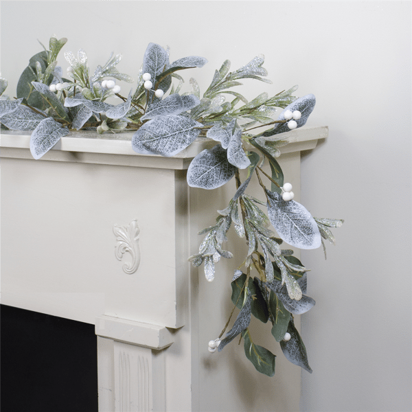 Northlight 5ft. Iced Leaves & Winter Berries Christmas Garland