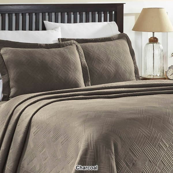 Superior Geometric Matelasse Scalloped Bedspread Set
