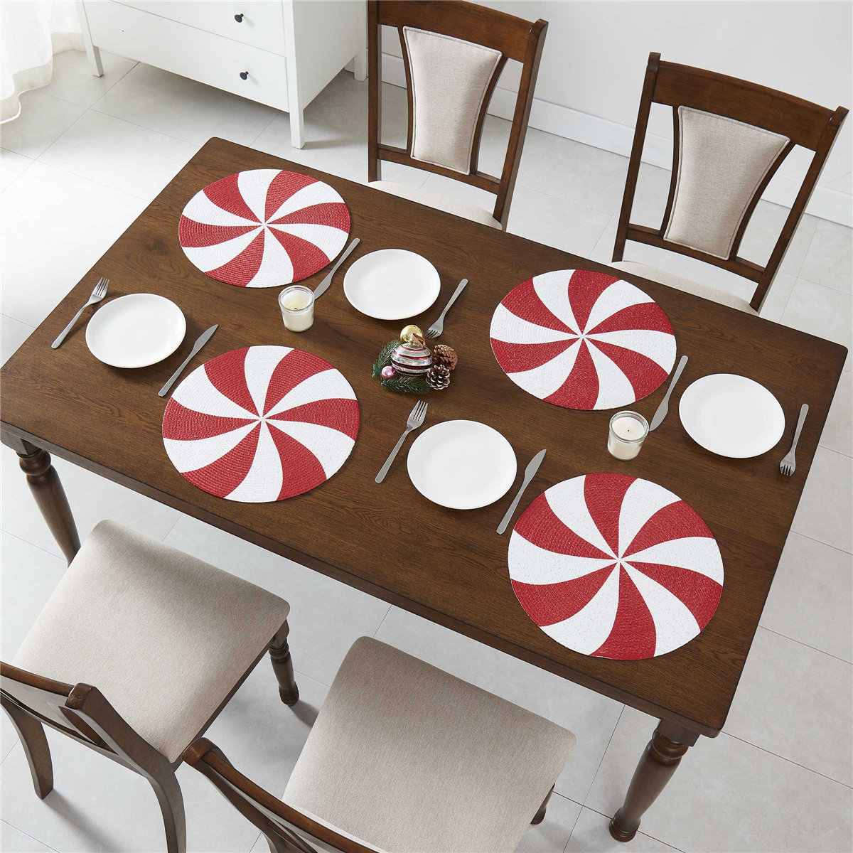 Avanti Linens Peppermint Round Placemats - Set of 4