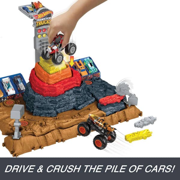 Hot Wheels&#174; Monster Trucks Bone Shaker&#8482; Ultimate Crush Yard&#8482;