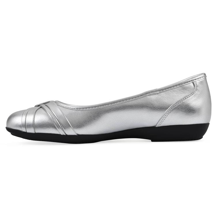 Womens Cliffs by White Mountain Calming Flats