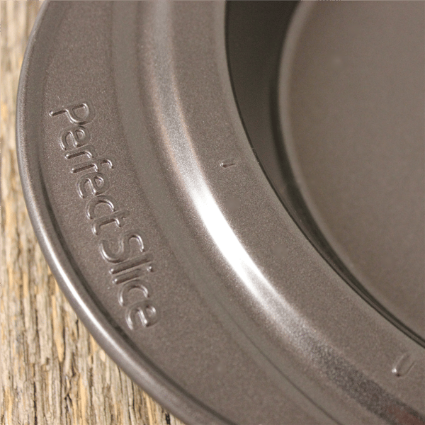 BergHOFF Perfect Slice 9in. Round Cake Pan