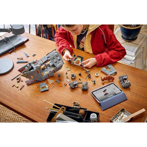 LEGO Star Wars® Offworld Sandcrawler™ and Mudhorn