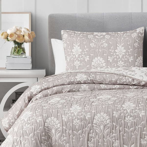 Cedar Court Soft Matelasse Jacquard Reversible Quilt Set