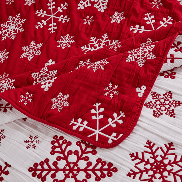 Greenland Home Fashions&#8482; Snowflakes Reversible Quilted Throw Bla