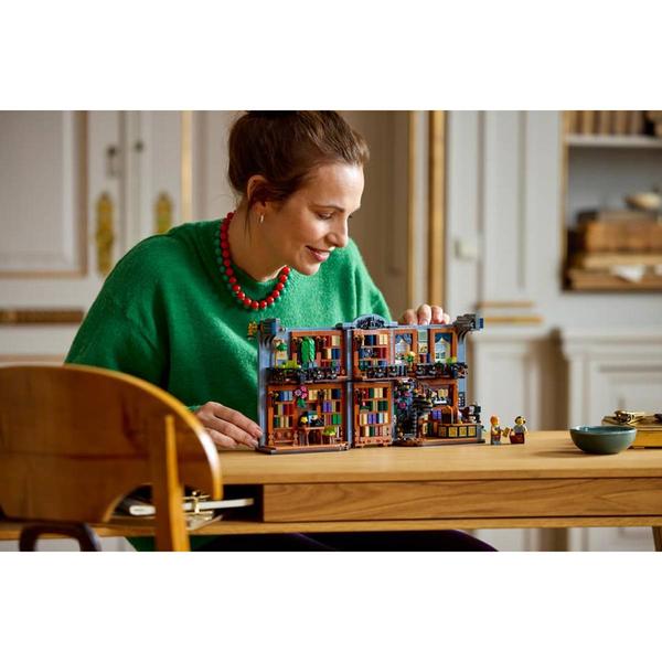 LEGO® Icons Bookstore: Book Nook