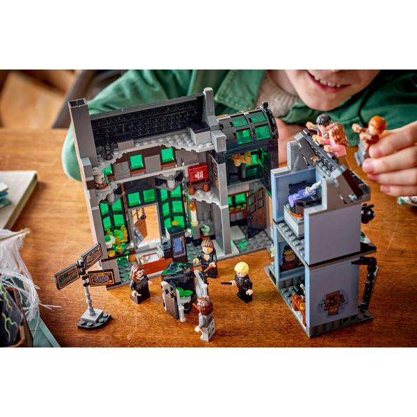LEGO® Harry Potter™ Knockturn Alley™ Wizarding Shops Kit