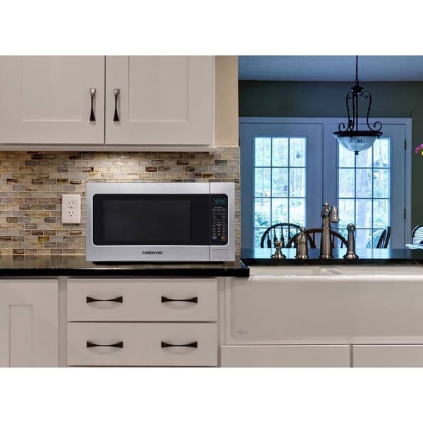 Farberware&#40;R&#41; Professional 2.2 Cu. Ft. Microwave&#44; Smart Sensor