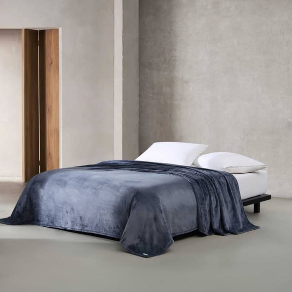 Calvin Klein Solid Plush Blanket