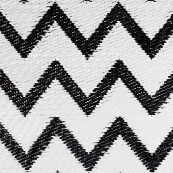 Northlight Seasonal Chevron Rectangular Indoor/Outdoor Area Rug