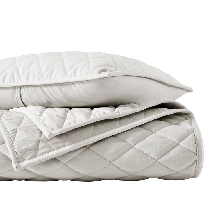 Vera Wang Diamond Velvet Quilt Set