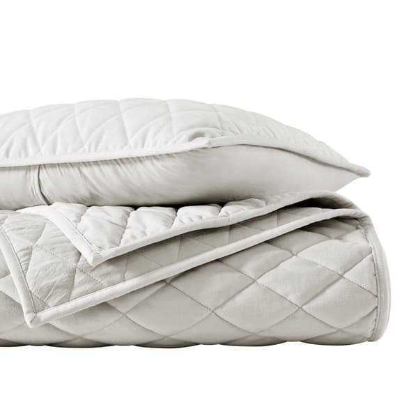 Vera Wang Diamond Velvet Quilt Set