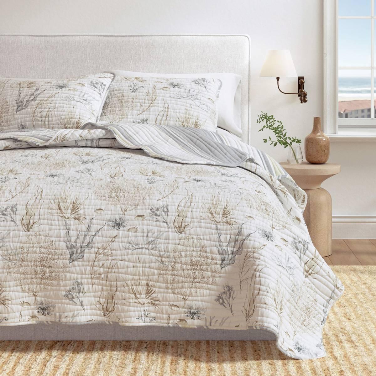 FreshFolds Newcomb 3pc. Reversible Sealife Coastal Quilt Set