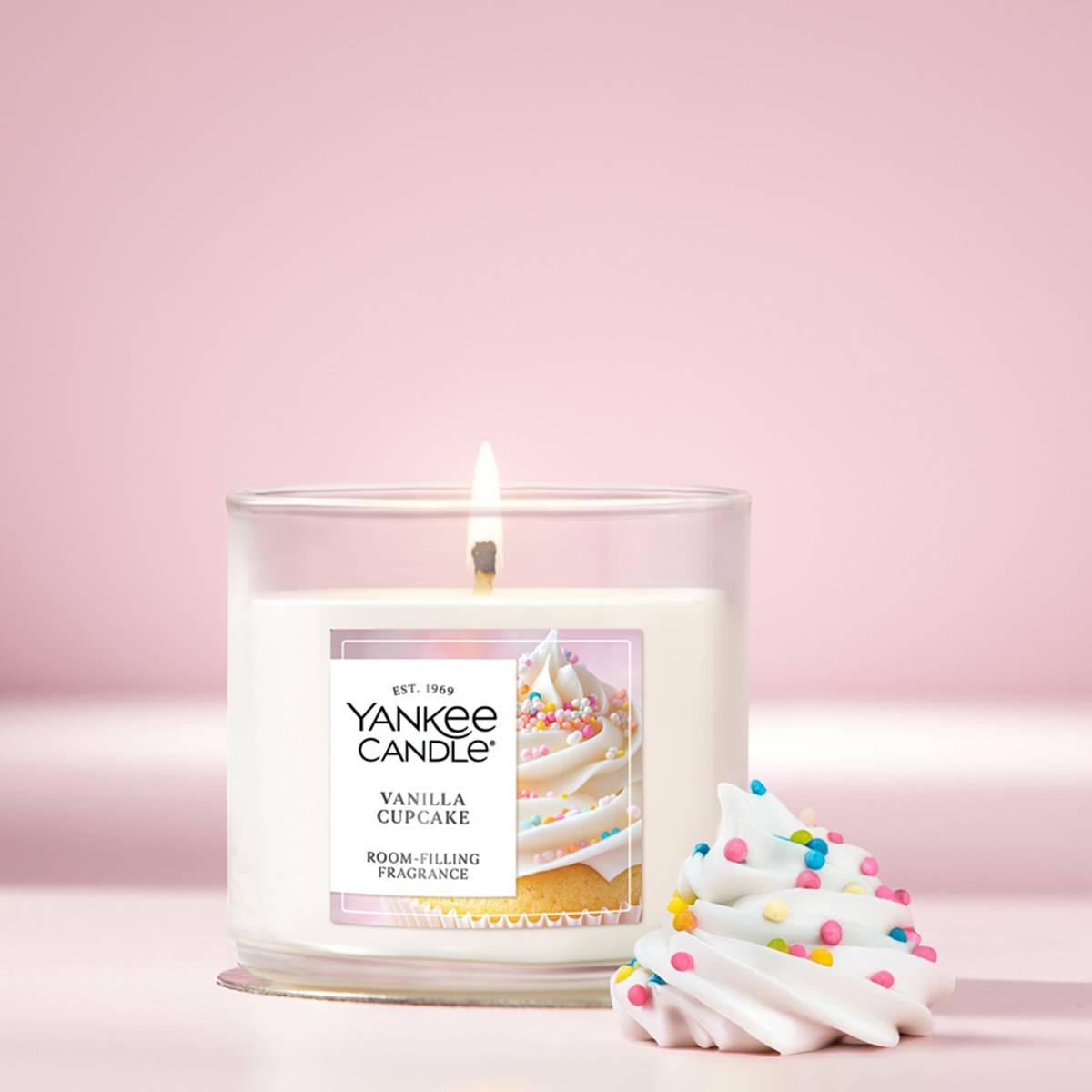 Yankee Candle(R) 4.5oz. Vanilla Cupcake Tumbler Candle