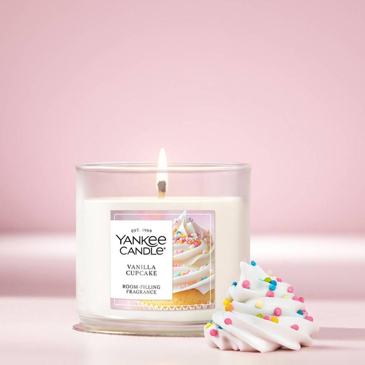Yankee Candle(R) 4.5oz. Vanilla Cupcake Tumbler Candle
