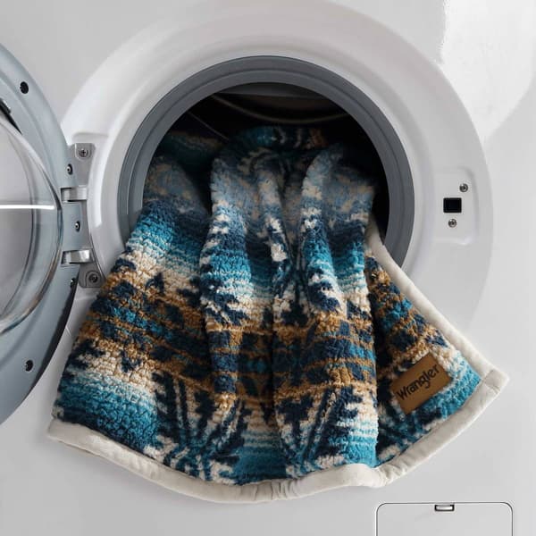 Wrangler Frontier Reversible Sherpa Throw