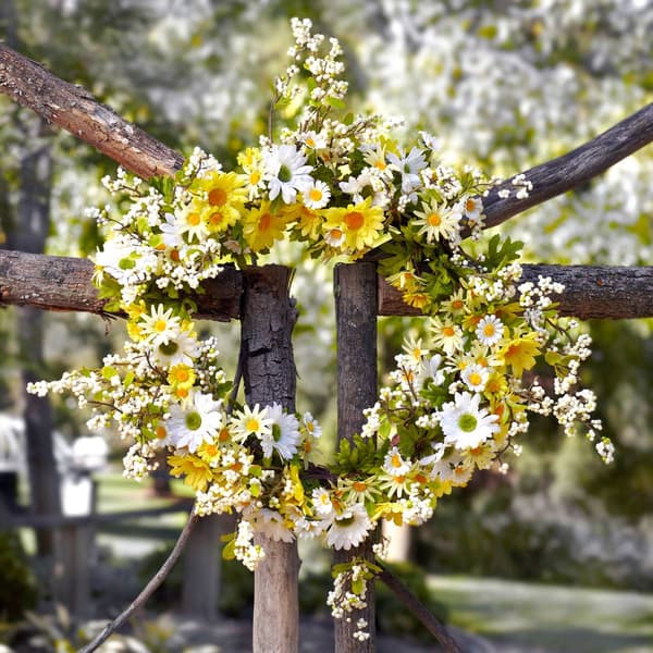 Melrose 24in. Mixed Daisy Floral Wreath
