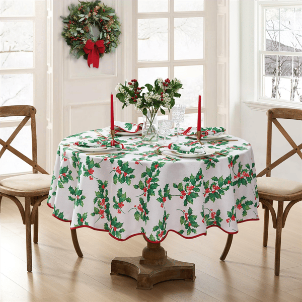 Threadmade Vintage Holly Scallop Border Tablecloth