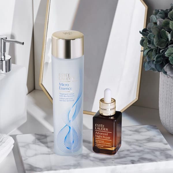 Est&#233;e Lauder&#8482; Micro Essence Treatment
