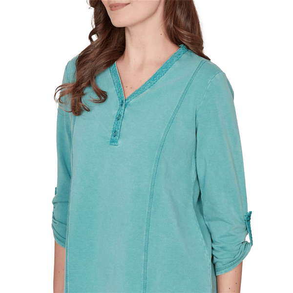Womens Ruby Rd. Renaissance Romance 3/4 Sleeve V Neck Tee