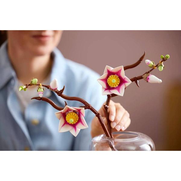 LEGO® Botanicals Magnolia Branches Building Kit