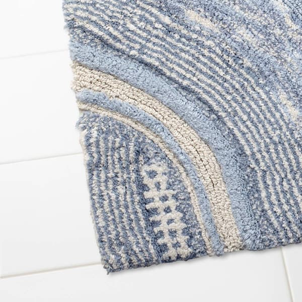 Avanti Waves Blue Bathroom Rug