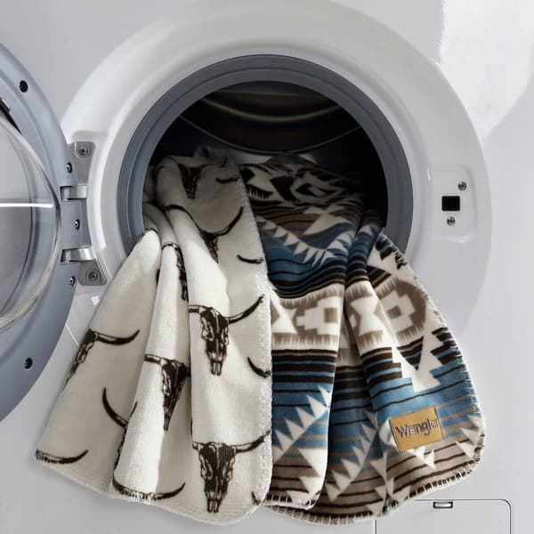 Wrangler Jericho Plush Reversible Throw