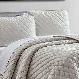Vera Wang Diamond Velvet Quilt Set