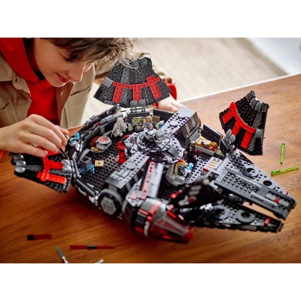 LEGO&#174; Star Wars&#174; The Dark Falcon Building Kit