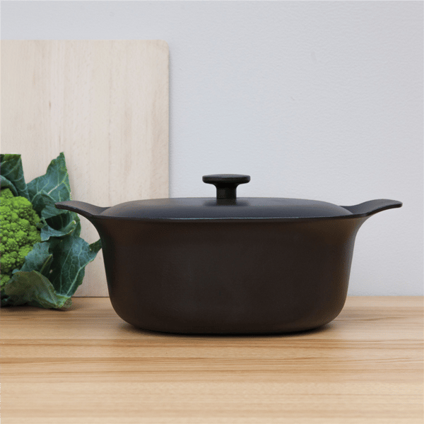BergHOFF Ron Cast Iron 11in. 5.5qt. Dutch Oven with Lid