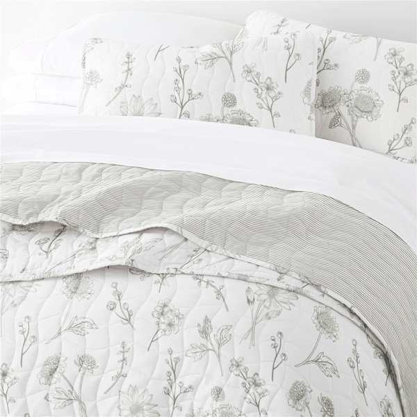Soft Essentials Ultra Soft Blooming Daisy Reversible Quilt Set