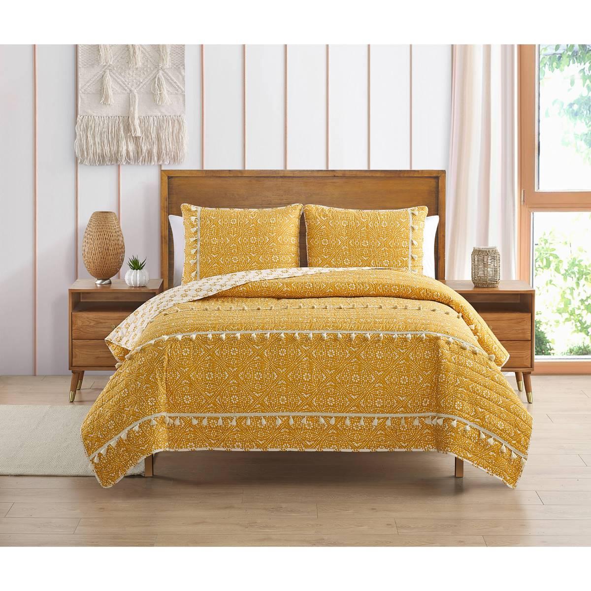 Design Studio Pasadena Medallion Quilt Bedding Set