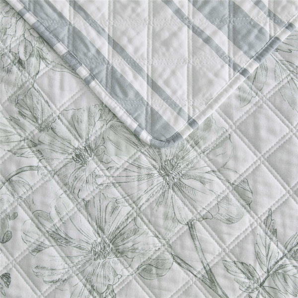 Martha Stewart Vine Flora Quilt Set